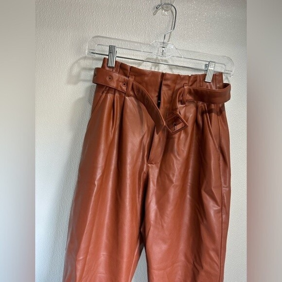 Abercrombie and Fitch Belted faux leather Ankle Pants - Picture 3 of 9